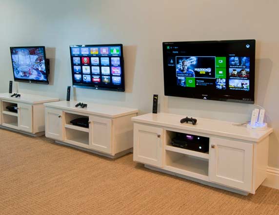 Game room with entertainment and streaming audio